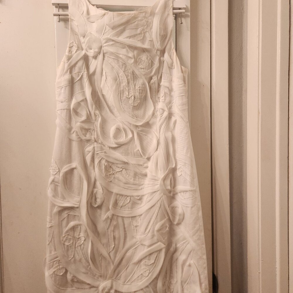 Ann Taylor White Sleevless Floral Applique Shift